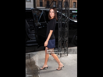  alt="Zoey Deutch"