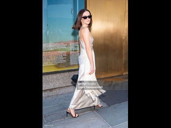  alt="Zoey Deutch"