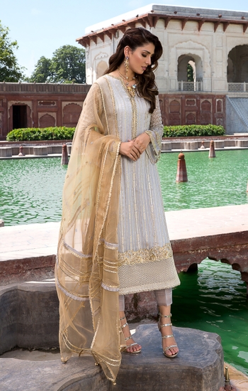 Ayeza Khan