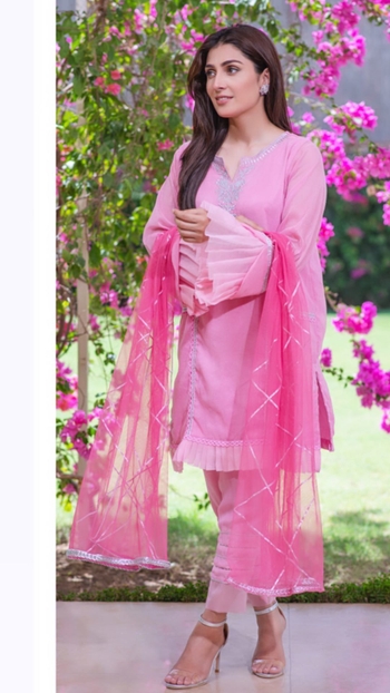 Ayeza Khan