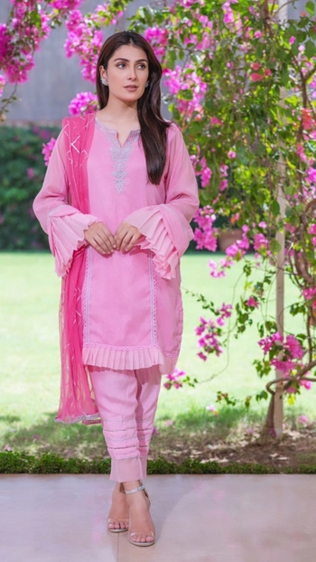 Ayeza Khan