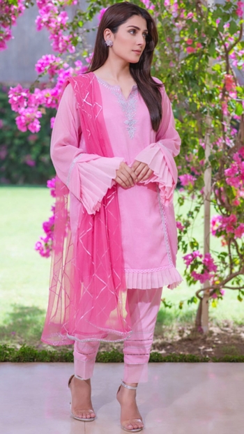 Ayeza Khan