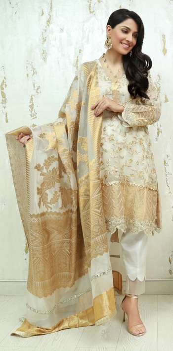 Ayeza Khan