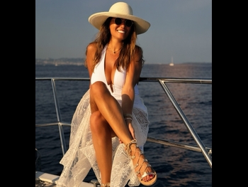  alt="Karine Ferri"