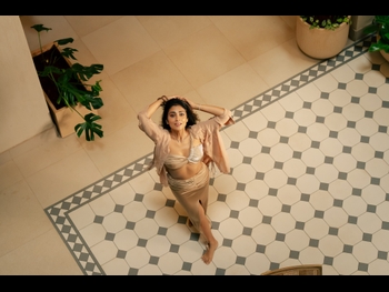  alt="Shriya Saran"