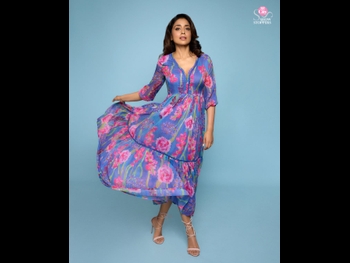  alt="Shriya Saran"