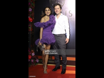  alt="Shriya Saran"