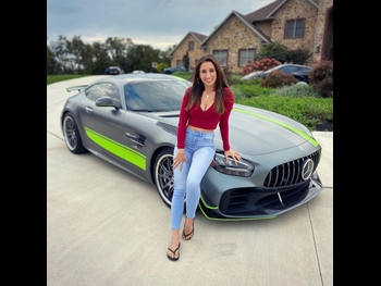  alt="Christina Khalil"