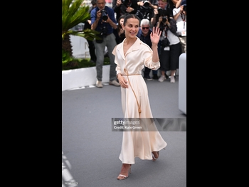  alt="Alicia Vikander"
