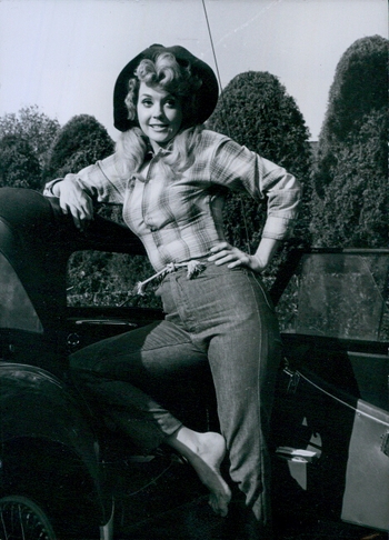 Donna Douglas (I)