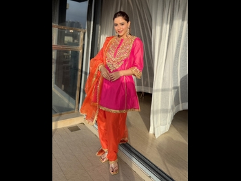  alt="Aamna Sharif"