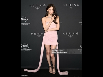  alt="Han So-hee"