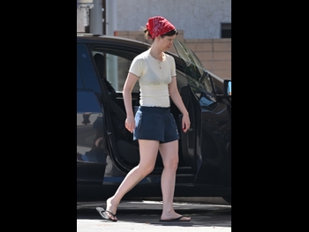  alt="Mia Goth"