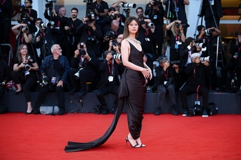 Mia Goth
