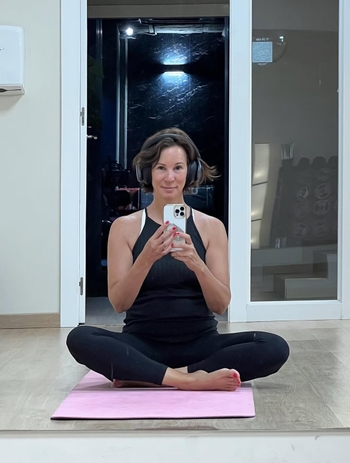 Andrea McLean (II)