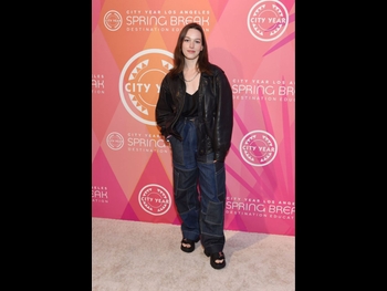  alt="Victoria Pedretti"