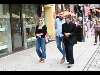  alt="Maggie Gyllenhaal"