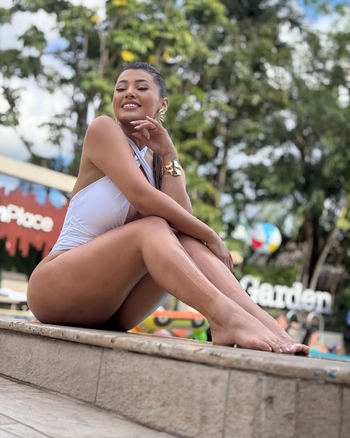 Milagros Flores