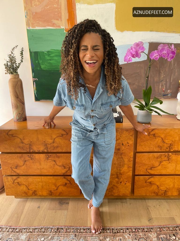 KELLY MCCREARY Feet - AZNudeFeet