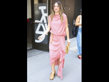  alt="Olivia Holt"