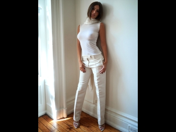  alt="Emily Ratajkowski"