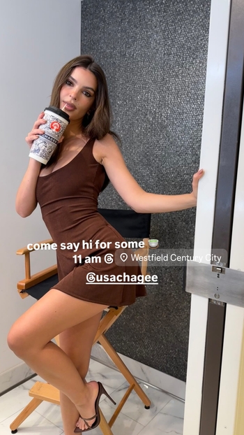 Emily Ratajkowski