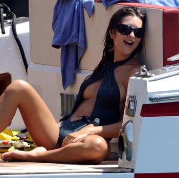 Emily Ratajkowski