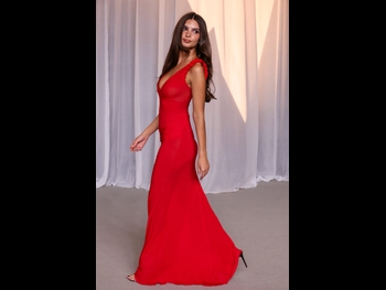  alt="Emily Ratajkowski"