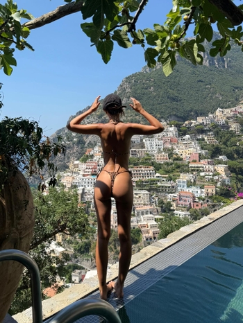 Emily Ratajkowski