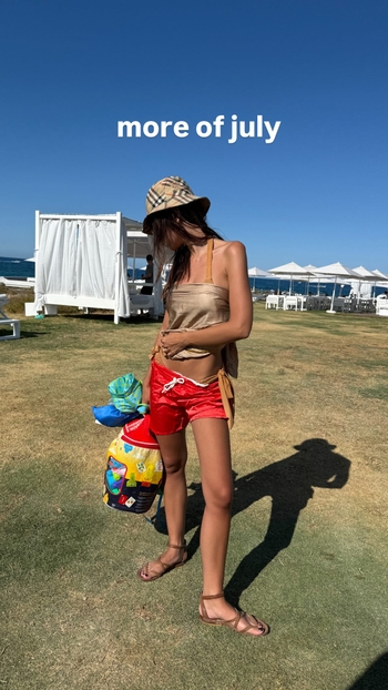 Emily Ratajkowski