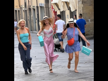  alt="Heather Graham (i)"