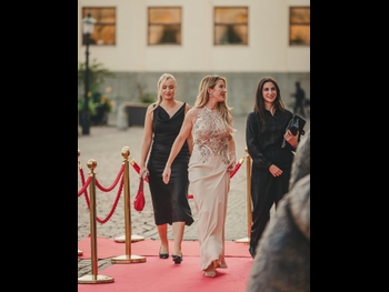  alt="Ellie Goulding (i)"