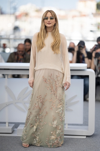 Jennifer Lawrence (III)