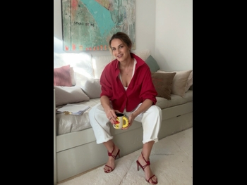  alt="Elisa Tovati"