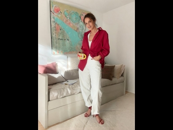  alt="Elisa Tovati"