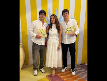  alt="Elisa Tovati"