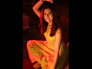  alt="Riddhi Dogra"