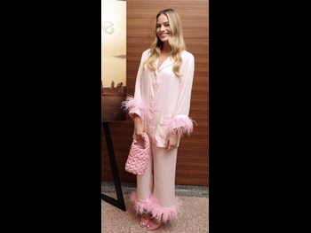  alt="Margot Robbie"