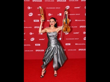  alt="Esther Abrami"