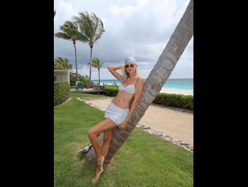  alt="Devon Windsor"