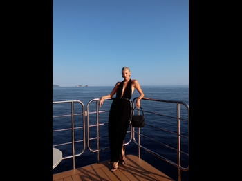  alt="Devon Windsor"