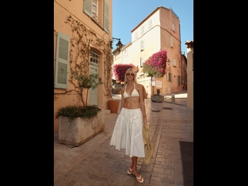  alt="Devon Windsor"