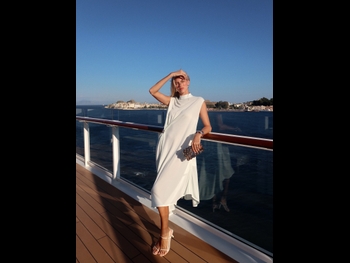  alt="Devon Windsor"