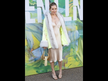  alt="Sienna Miller"