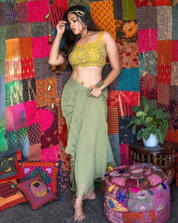 Divi Vadthya