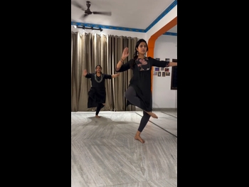  alt="Divi Vadthya"