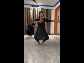  alt="Divi Vadthya"