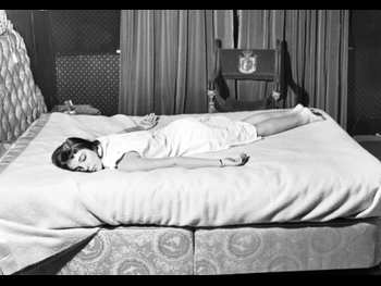  alt="Joan Collins"