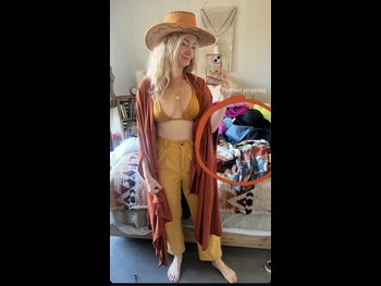  alt="Dani Barker"