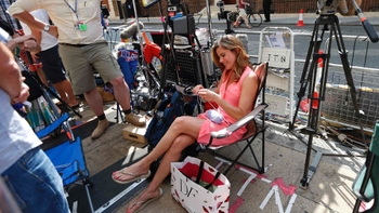 Natalie Morales (I)